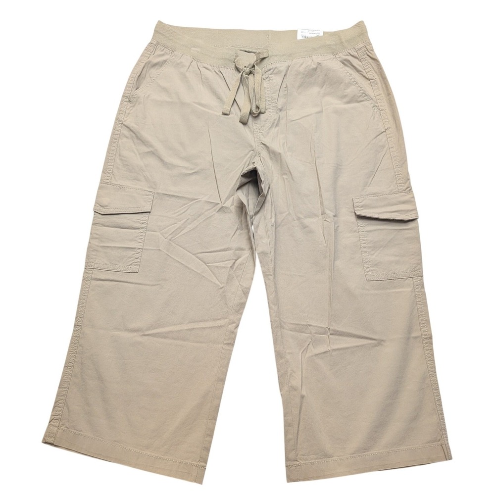 NWT St. John's Bay Cargo Capri Pants Women L Biscotti Tan Mid Rise Elastic Waist